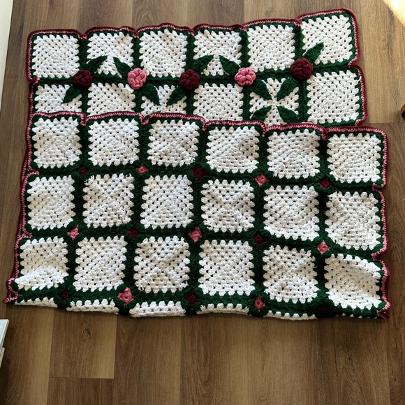 Vintage Handmade Crochet 3D Roses Afghan Throw - Picture 6 of 6